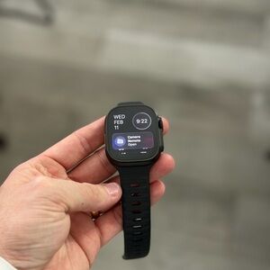 Apple Watch Ultra 2 GPS +
Cellular 49mm Black Titanium Case 97% Battery Health